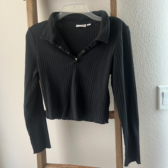 SO Tops - SO - black ripped long sleeve top with collar size L